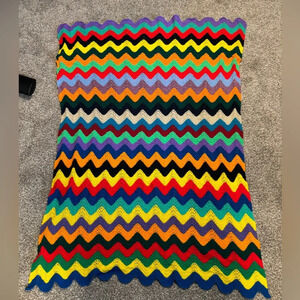 VINTAGE Crochet Rainbow Stripe Zig Zag Chevron Quilted Afghan Homemade Grandma‎